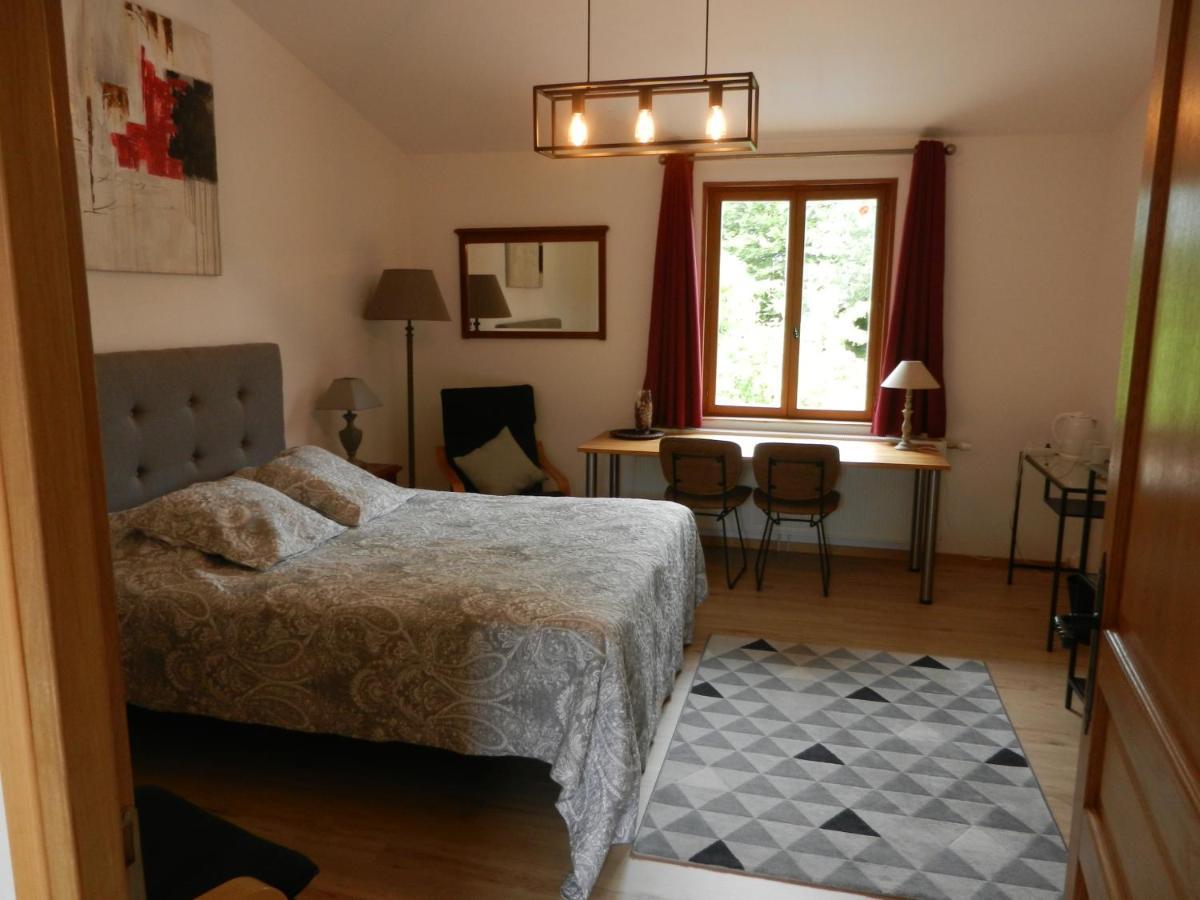 Hotel Les Charmilles De Mormal Landrecies Екстериор снимка