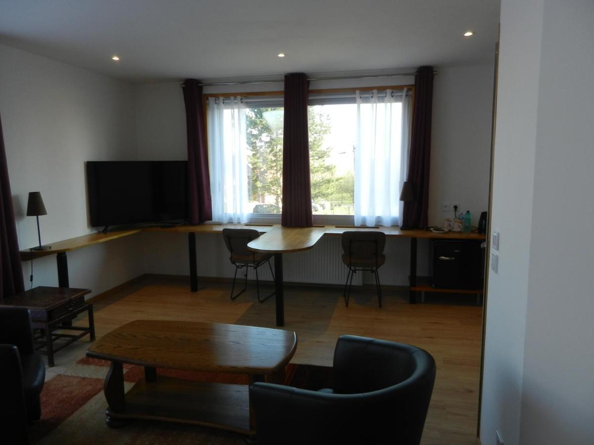 Hotel Les Charmilles De Mormal Landrecies Екстериор снимка