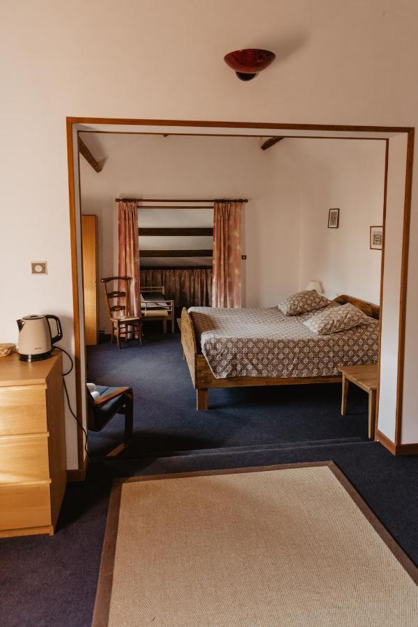 Hotel Les Charmilles De Mormal Landrecies Екстериор снимка