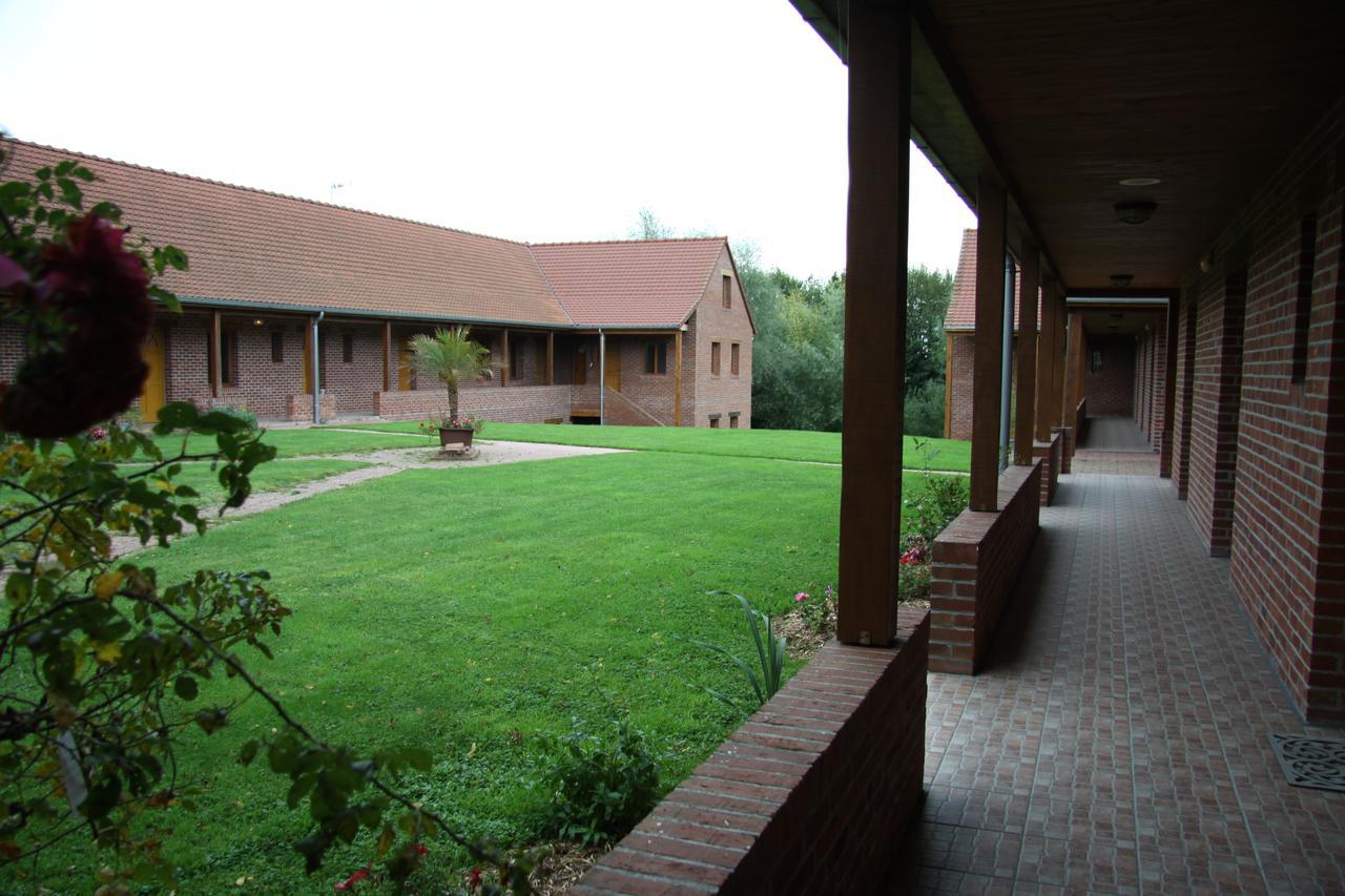 Hotel Les Charmilles De Mormal Landrecies Екстериор снимка